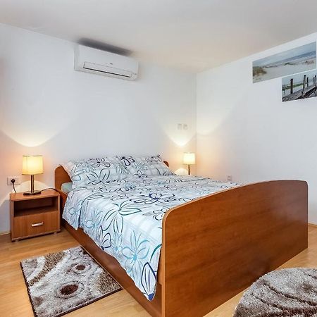 Ivana B4 N1 Porec Bagian luar foto