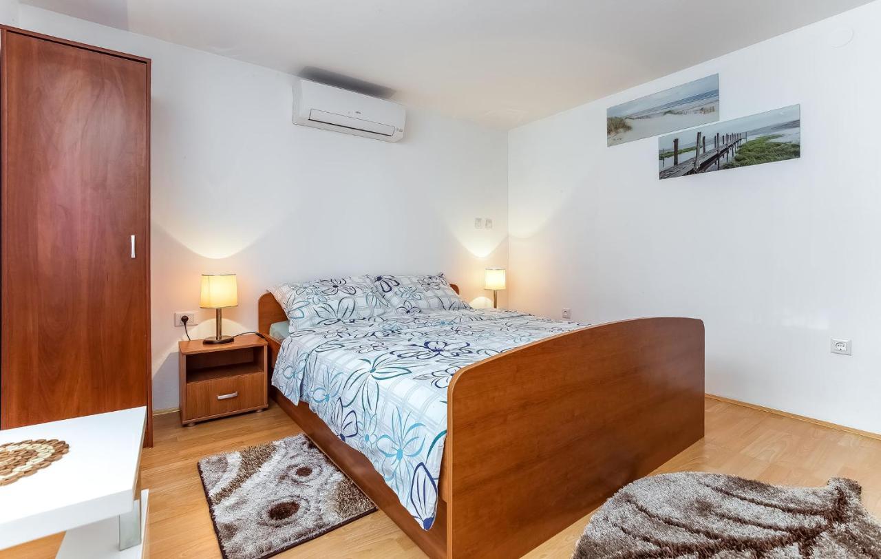 Ivana B4 N1 Porec Bagian luar foto